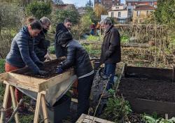 Tamisage sur tamis manuel